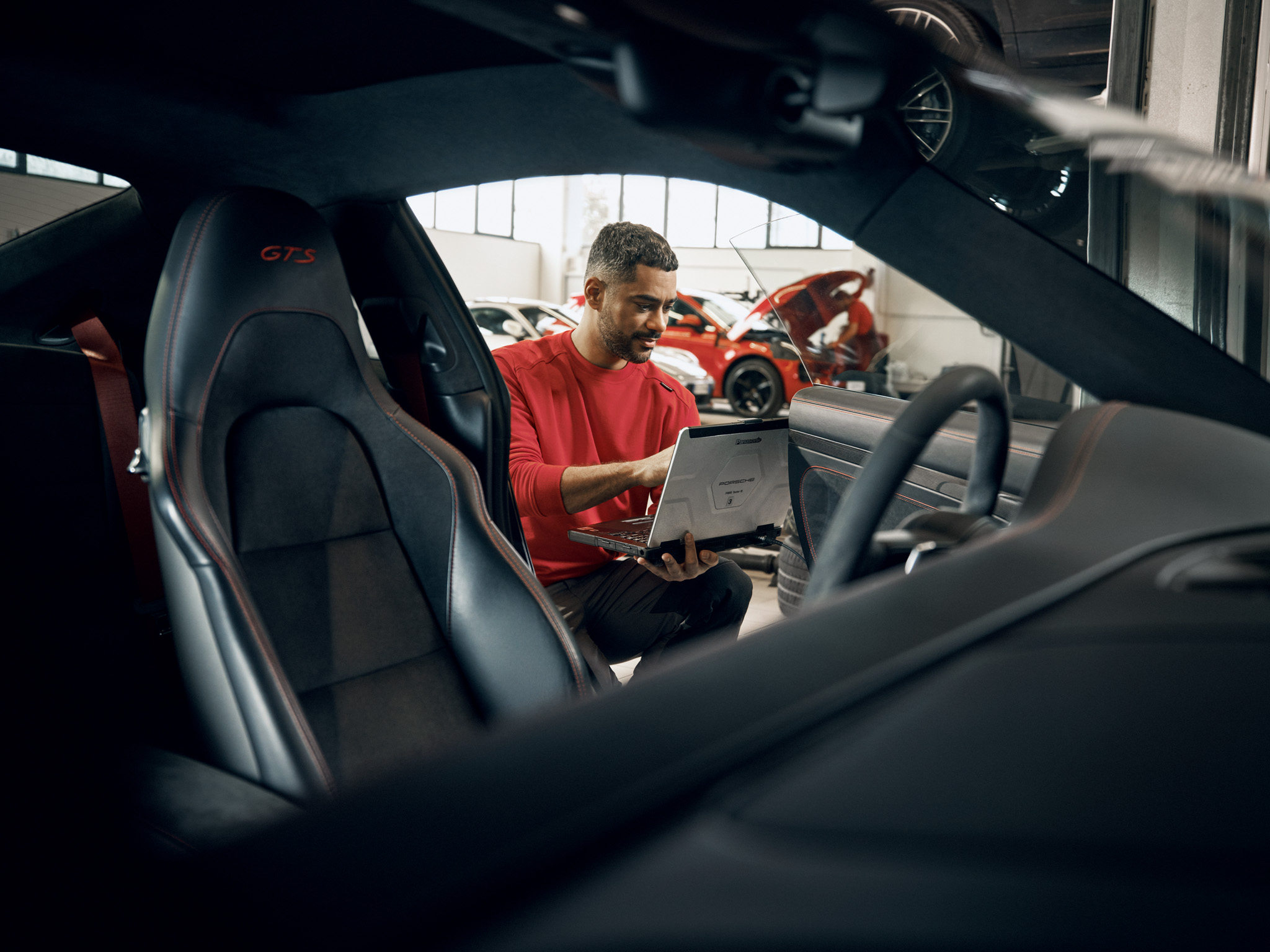 Porsche Service Image