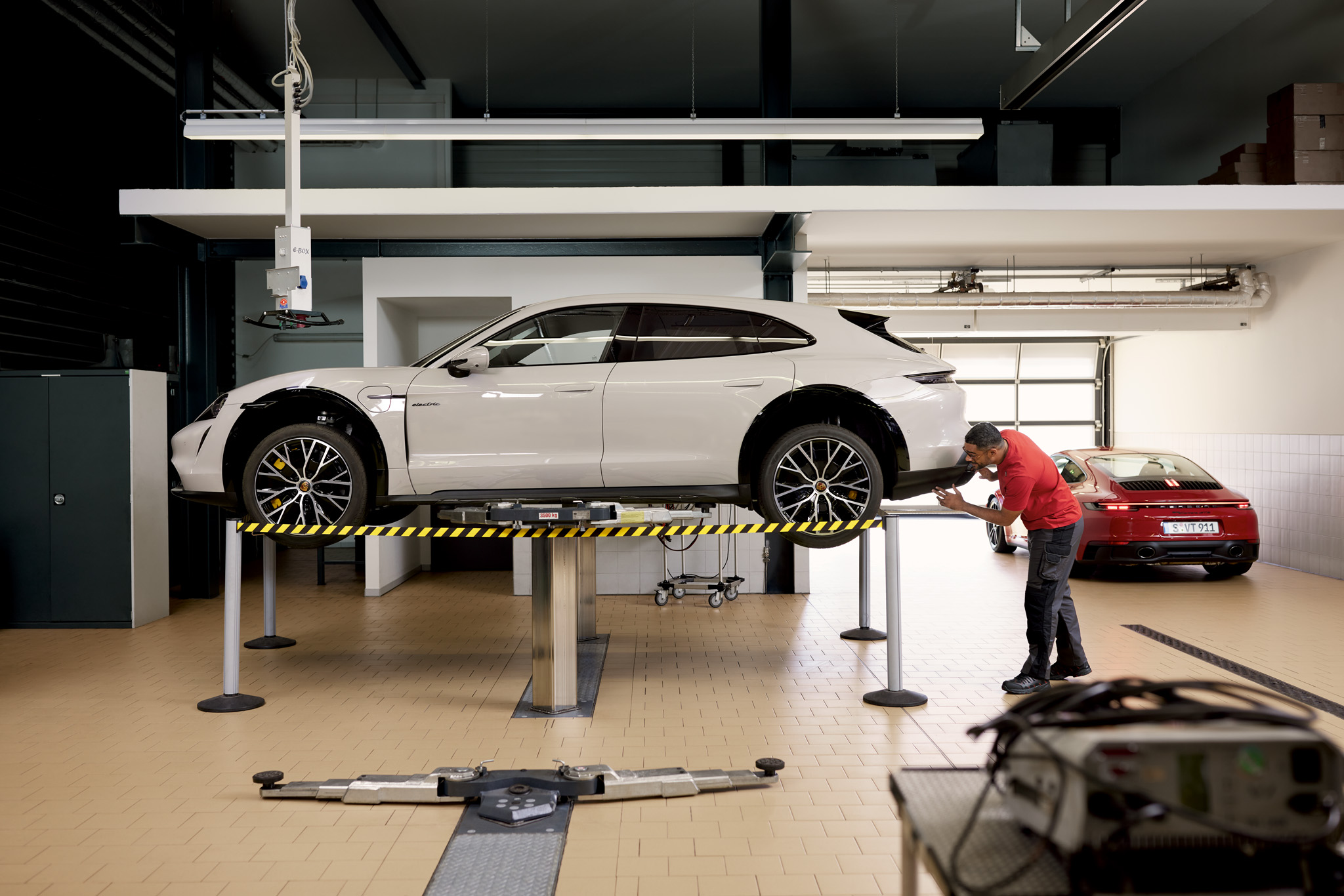 Porsche Service Image