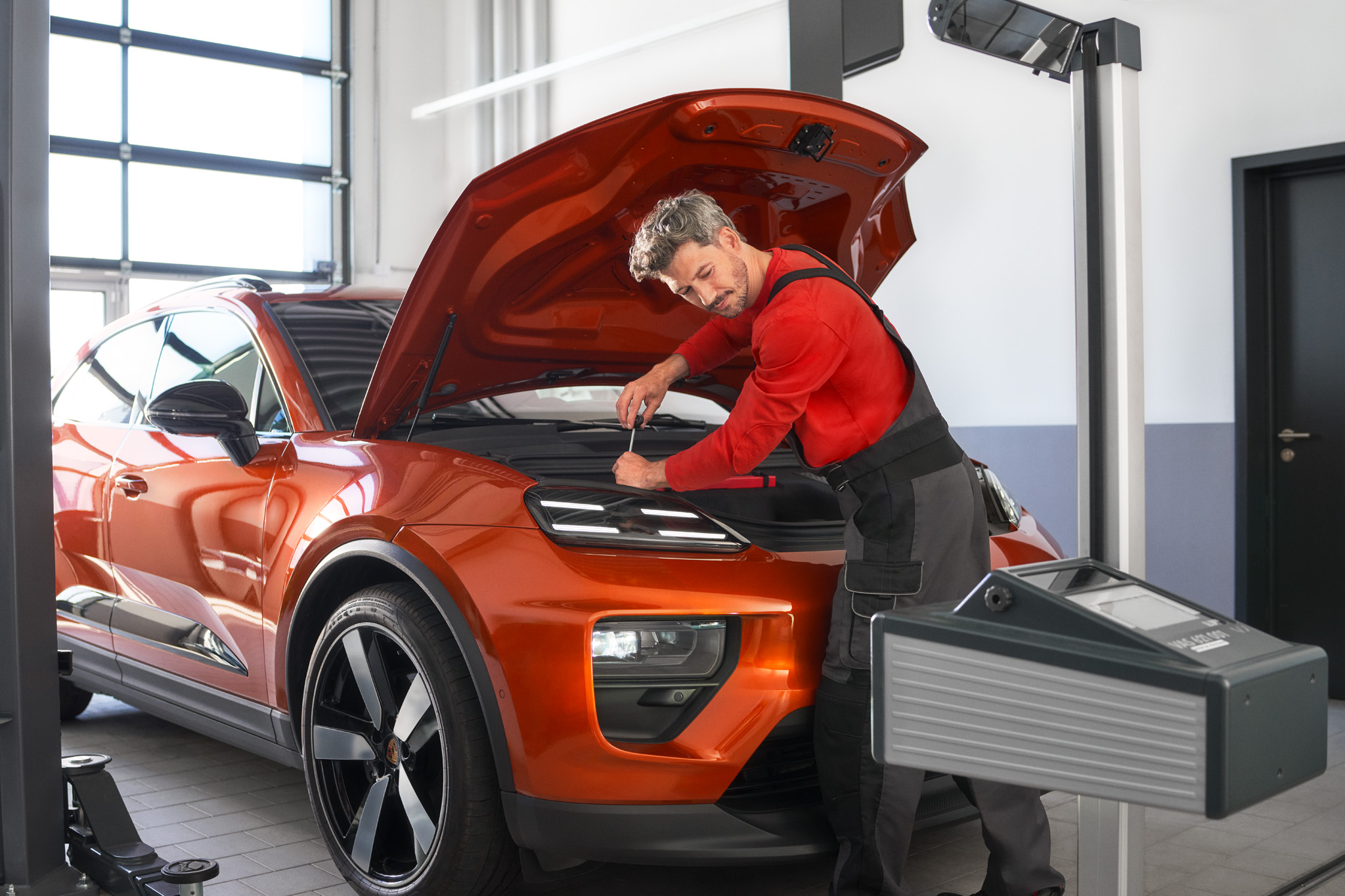 Porsche Service Image